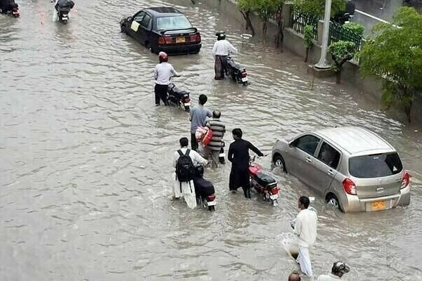 Flash Flood at Islamabad’s Top Tourist Destination – Visitors Evacuated Safely Flash Flood at Islamabad